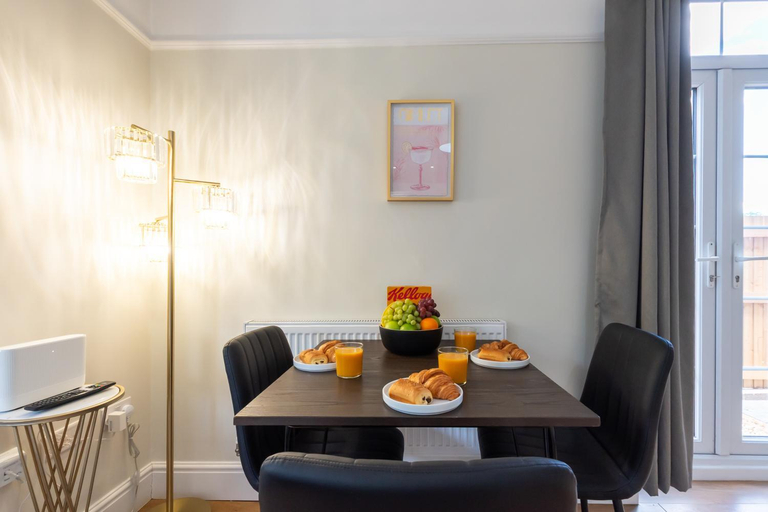 Others 5, 2 Bedroom Apartments By Smart Apartments Short Lets & Serviced Accommodation Apartment Southampton W, Southampton