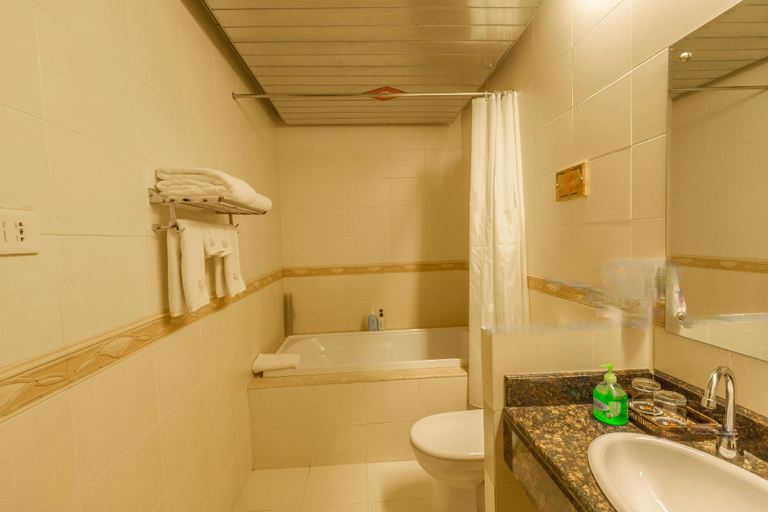 Bathroom 4, Lijiang Wangfu Hotel, Lijiang