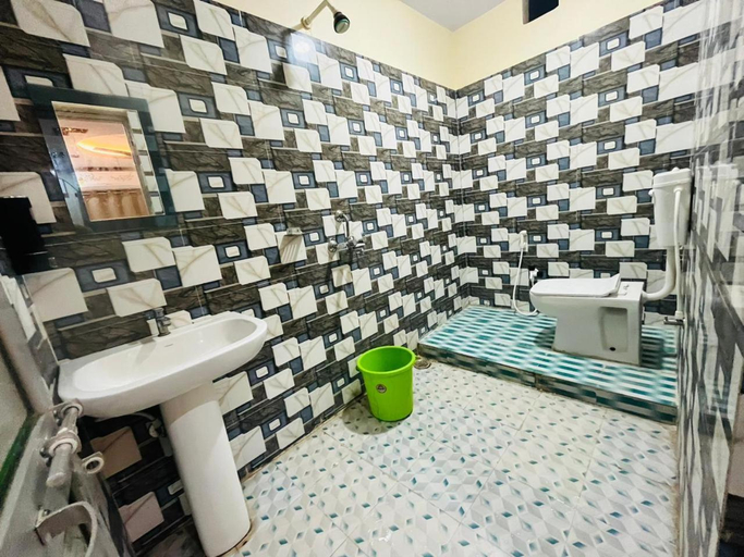 Bathroom 4, SS Hotel, Gaya