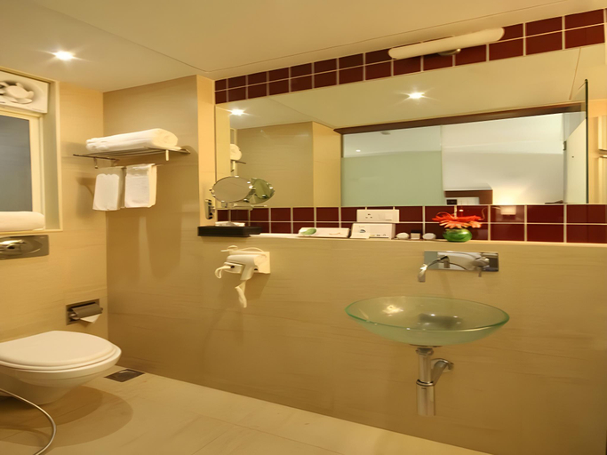 Bathroom, Hotel Suncity Premiere, Mumbai Suburban