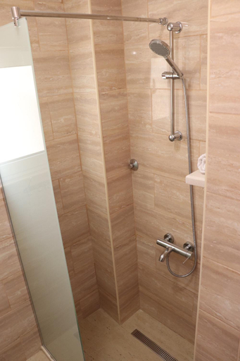Bathroom 5, Gjinaj Apartments