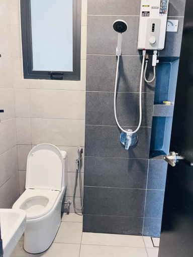 Bathroom, Urban Suites Georgetown -Affordable & Luxury Stay , Pulau Penang