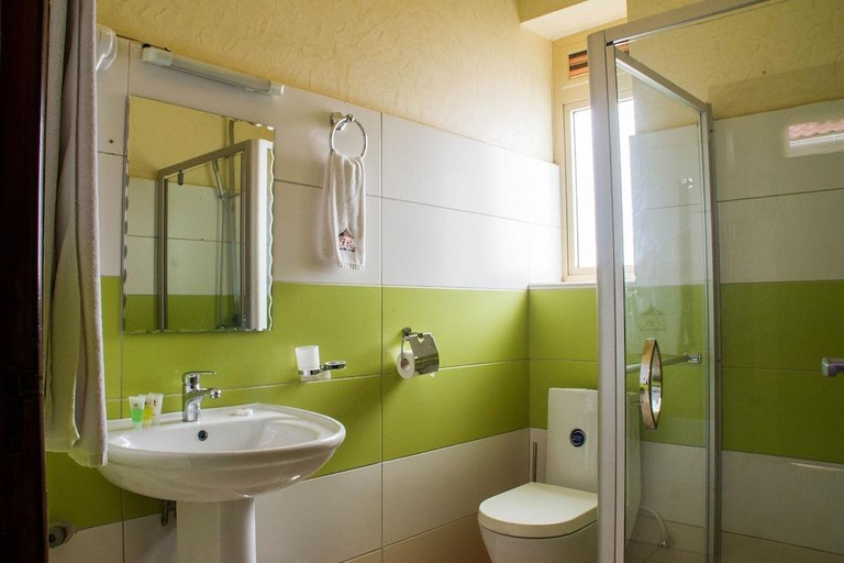 Bathroom 4, Hotel Kash Masaka Road, Mbarara