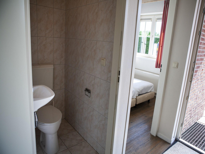 Bathroom 2, Bungalow in Netherlands with Garden Terrace, Barneveld
