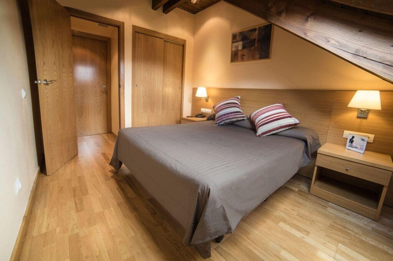Bedroom 3, Aparthotel Siente Boi & SPA, Lleida