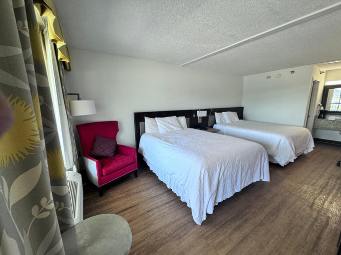 Bedroom 2, Travel Inn - Lugoff, Kershaw