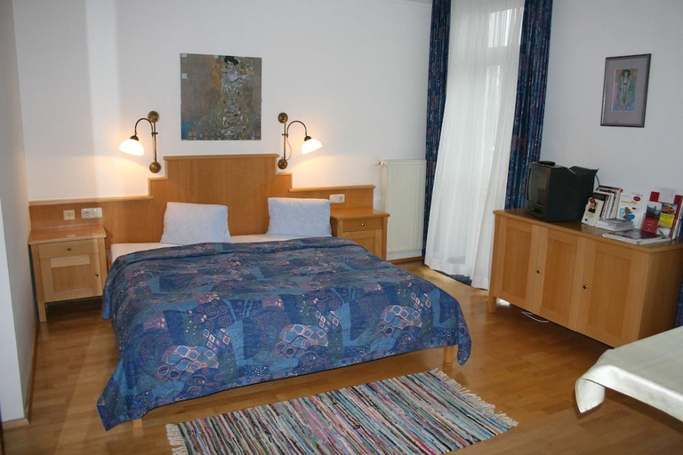 Bedroom 3, Romantik Hotel Im Weissen Rossl, Gmunden