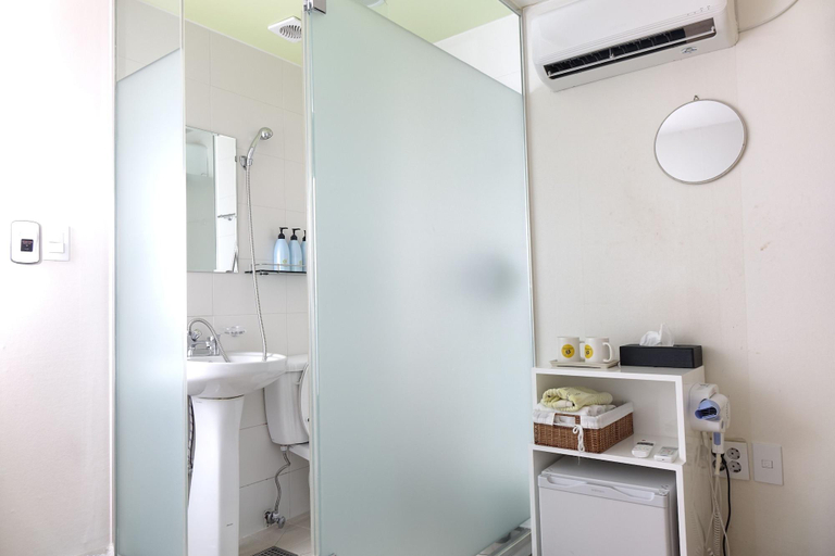 Bathroom 3, K Stay Guest House Myeongdong 1st, Jung
