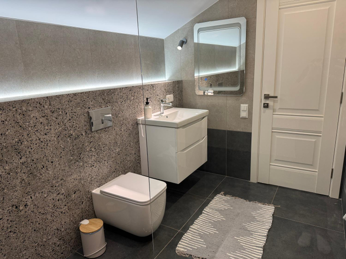 Bathroom 2, Sadyba U Olgy, Iaremchans'ka