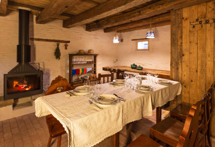 Food & Drinks 2, Critz Cross, Bunesti