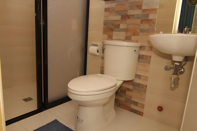 Bathroom 4, Charos Dormitel, Dumaguete City