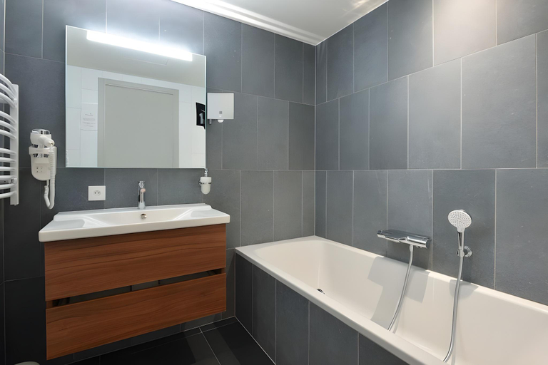 Bathroom 5, Martin's All Suites, Brabant Wallon