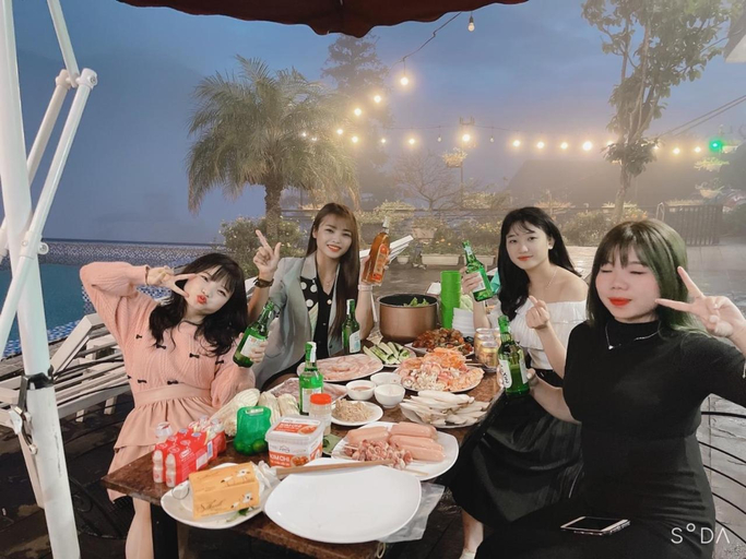 Food & Drinks