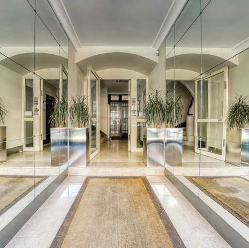 Others 4, 1628 Matignon, Paris