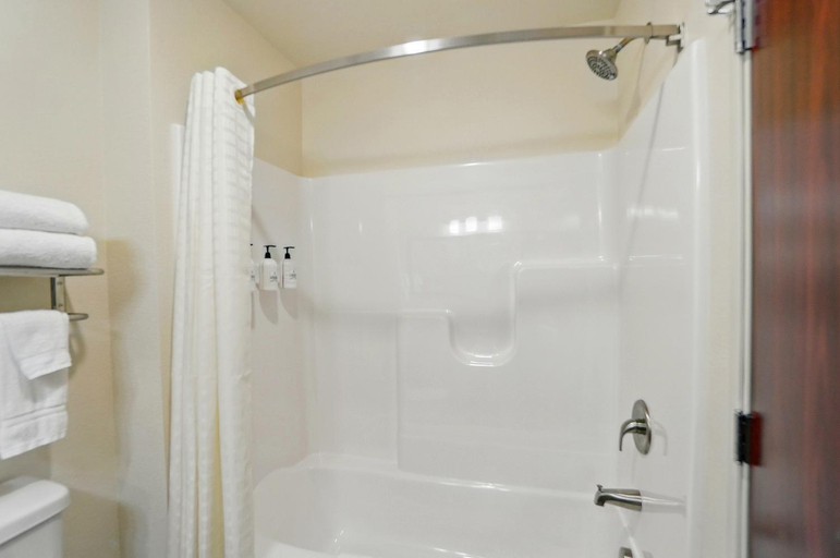 Bathroom 3, Cobblestone Hotel & Suites - Russells Point at Indian Lake, Logan