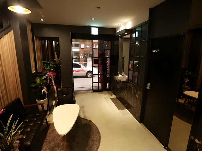 Others 5, Hotel CoCo, Dong