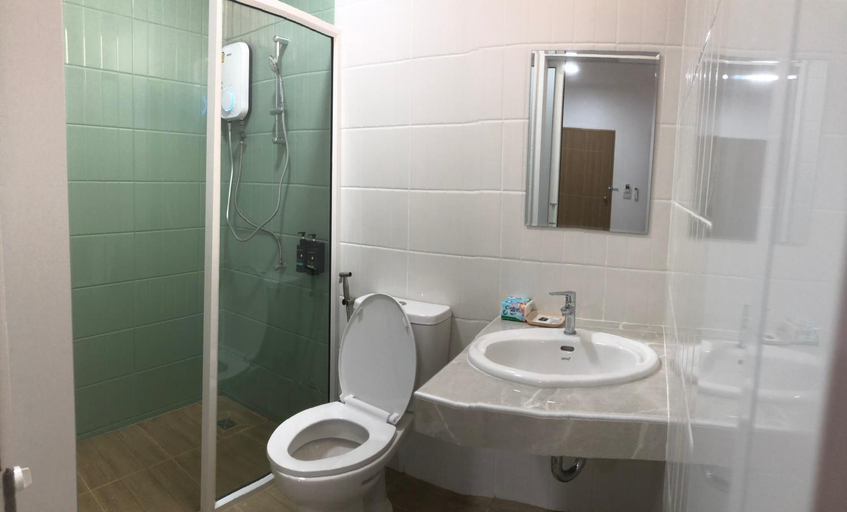 Bathroom 3, Kon-Koh hotel laemngob ก่อนเกาะโฮเทล แหลมงอบ, Laem Ngop