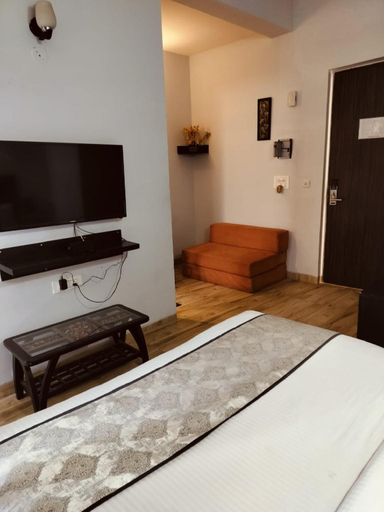 Bedroom 2, Goroomgo Citrine Suites and Resorts Vrindavan, Mathura