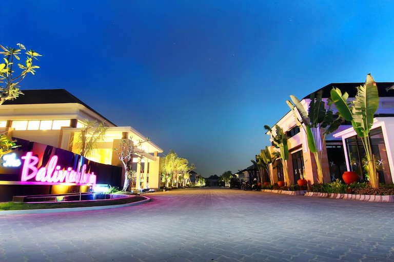 Exterior & Views