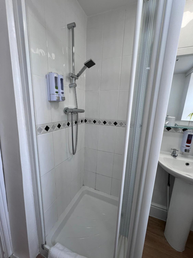 Bathroom 3, The Harbour Lights, Devon