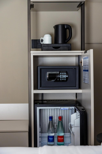 Others 5, MH SUITES Plebiscito, Napoli