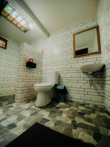 Bathroom 3, Coffee Homestay Tetebatu, Lombok