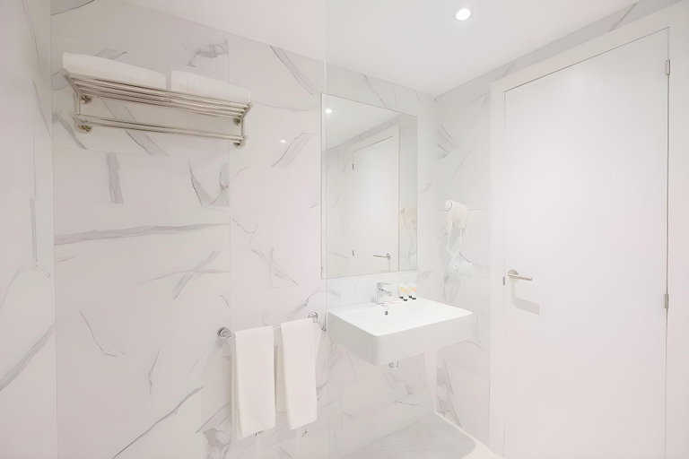 Bathroom 4, azuLine Hotel Palmanova Garden, Baleares