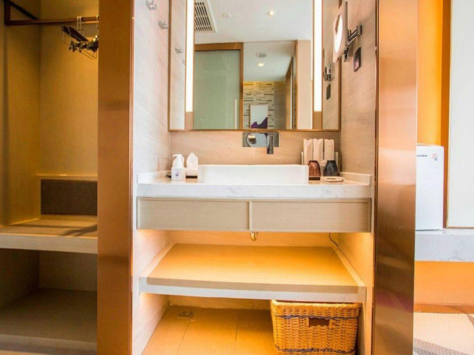 Bathroom 3, Lavande Hotel Baicheng Railway Station Walking Street, Baicheng