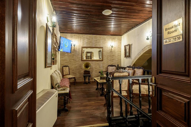 Food & Drinks 4, PORTO DEL COLOMBO, Crete