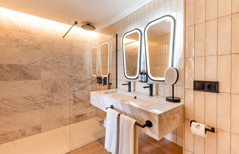 Bathroom 5, Grand Palladium Select Palace Ibiza, Baleares