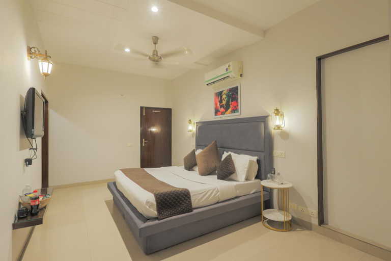 Bedroom 3, Hotel Maharani Regency, Zirakpur, Panchkula