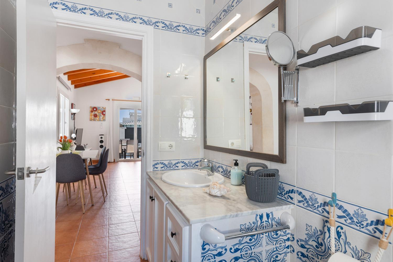 Others 5, Villa Rose, Baleares