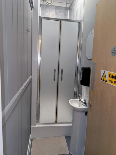 Bathroom 2, BunkHouse, Cardiff