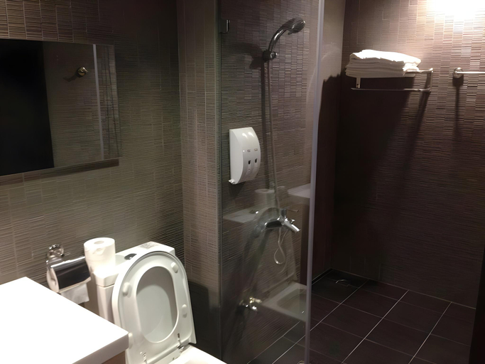 Bathroom 3, Chayuan Holiday Inn, Nantou