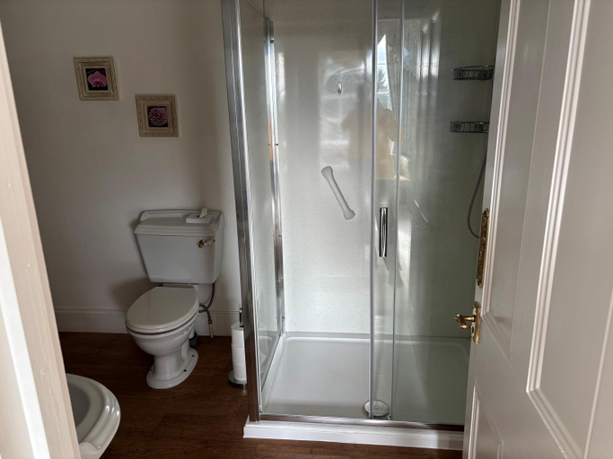 Bathroom 2, St Nicholas House, Lincolnshire