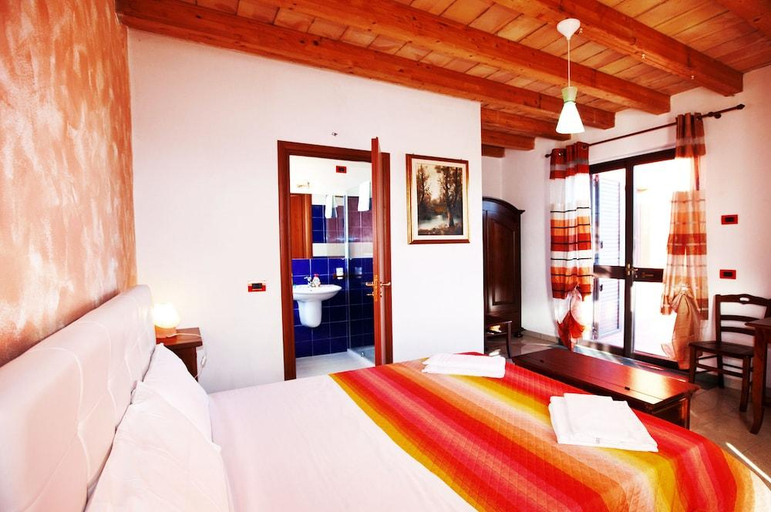 Bedroom 3, La Casa Rossa Country House, Enna