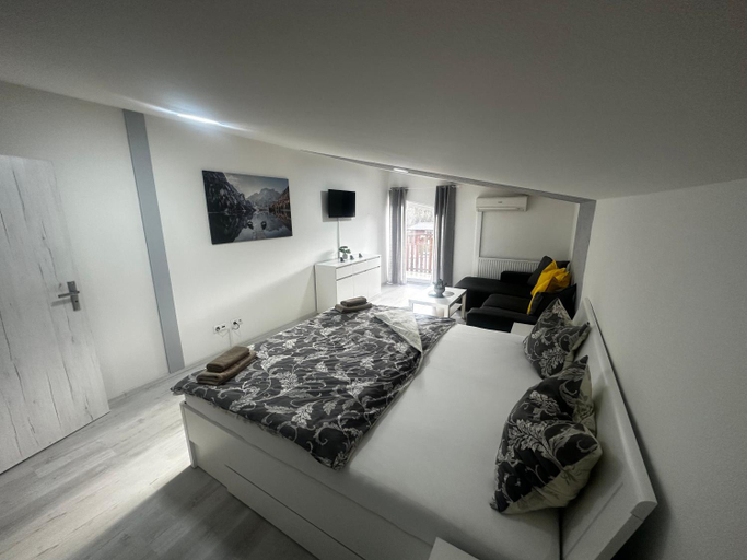 Others 3, Penzion-Hutira Relax club, Prievidza