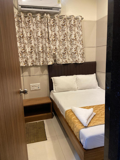 Bedroom, Nityanand Guest House, Mumbai Suburban