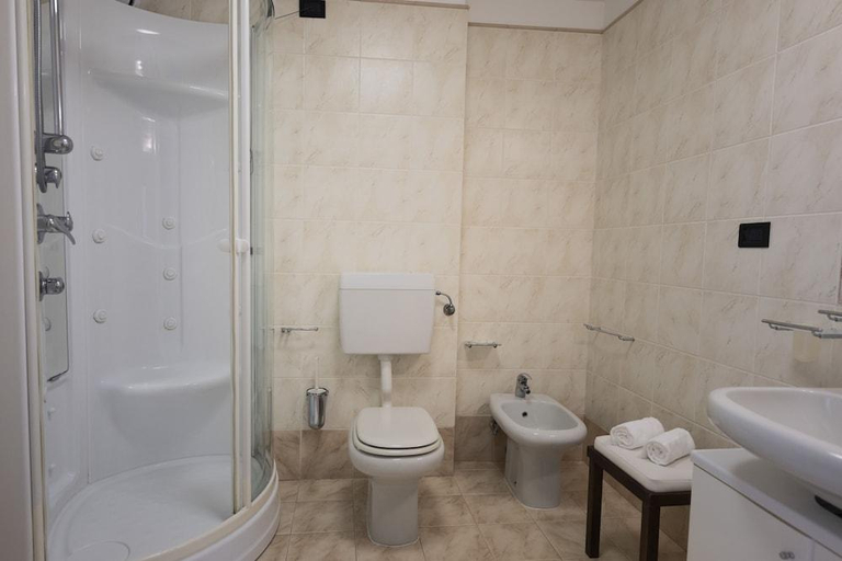 Bathroom 5, Hotel del Faro, Foggia