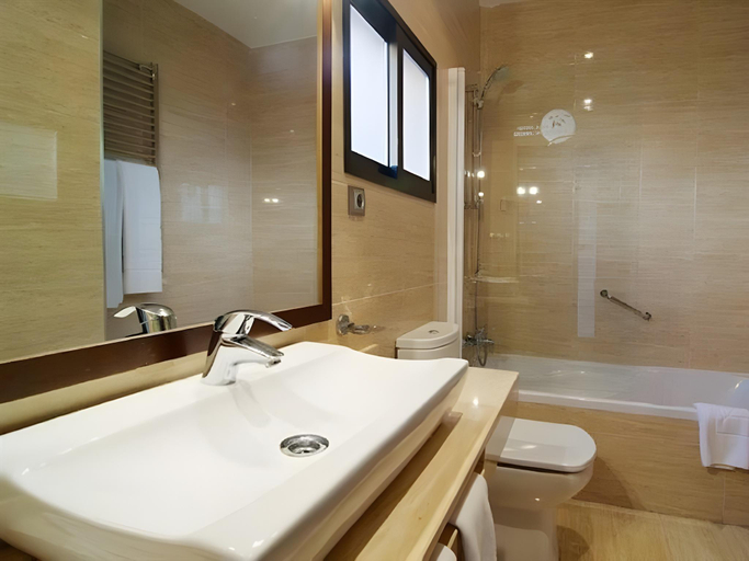 Bathroom 3, Hotel Sierra de Cazorla & SPA 3*, Jaén