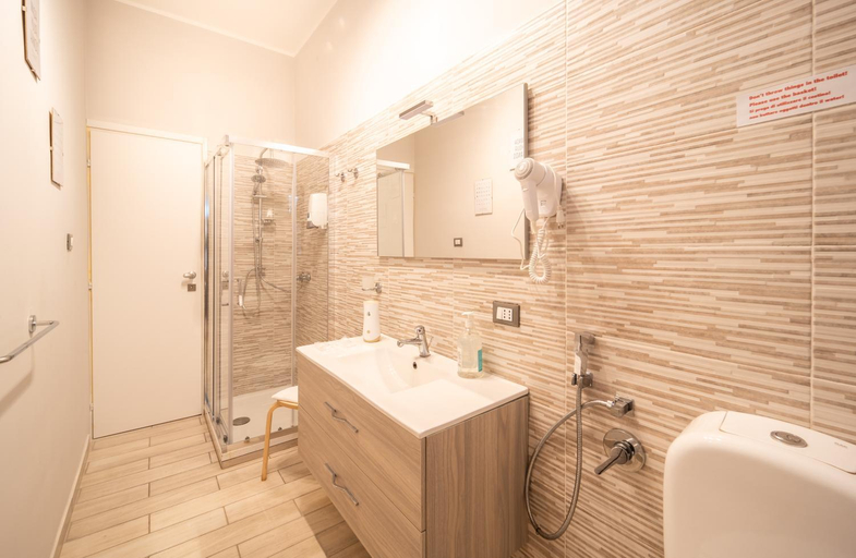 Shower 4, Catina Domus, Catania