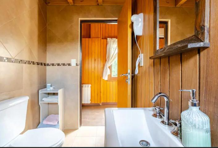 Bathroom, Cabanas Dulce Sofia, Bariloche
