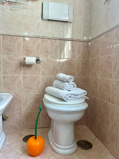 Bathroom 2, Jordan Home, Napoli