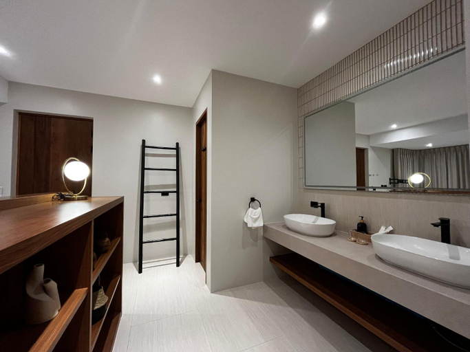 Bathroom 3, Baan Bophut Beach Hotel, Ko Samui