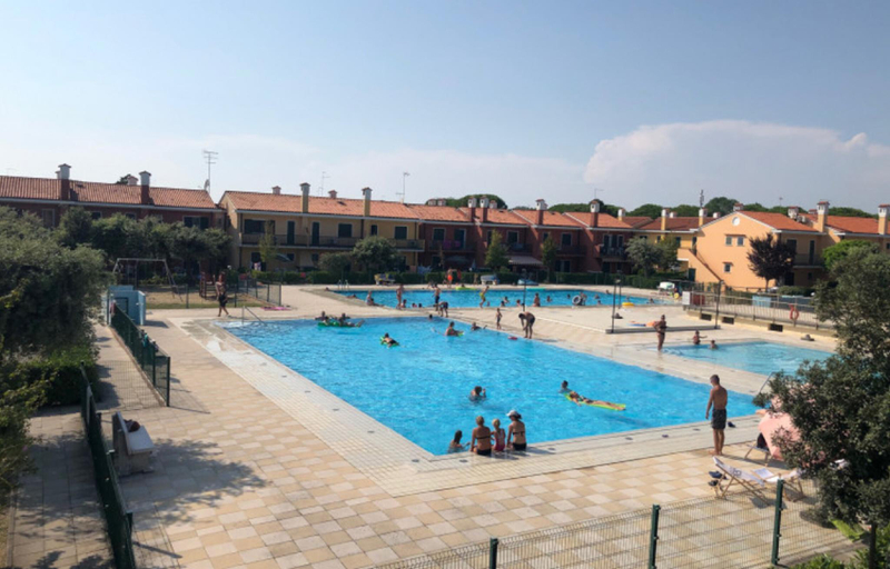 Swimming pool 5, Cozy house with private garden and shared pools, Venezia