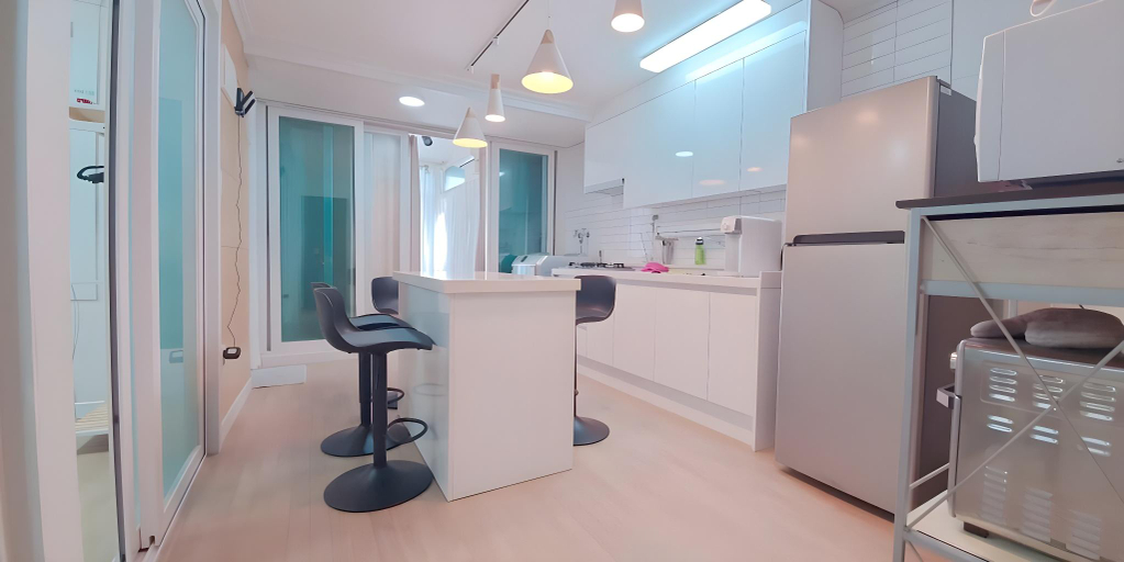 Others 4, Party!big TV.hongik univ stn, 4beds, 1st floor[16], Mapo