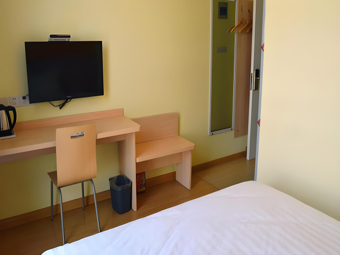 Bedroom 2, 7 Days Inn Zhenjiang Jiangsu University, Zhenjiang