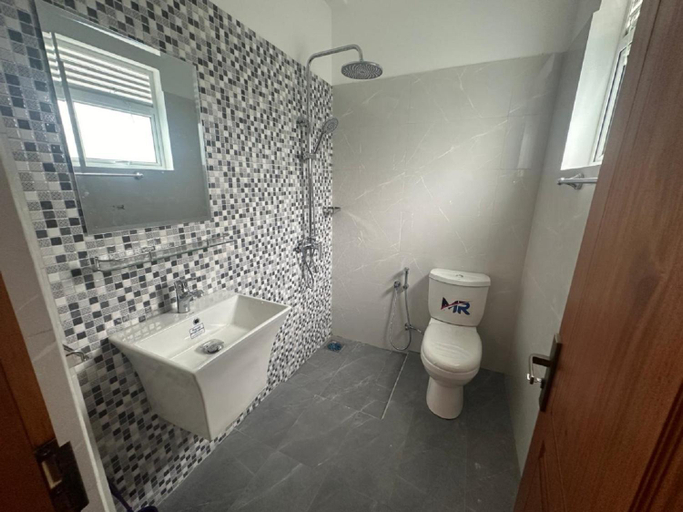 Bathroom 3, highway reach Layathraa, Kaduwela