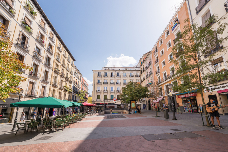 Exterior detail, 3 Bd Apartment Perfect Location in Plaza de Chueca, Madrid