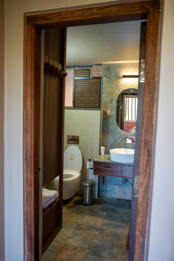Bathroom 2, Villa Katipadu Coorg, Kodagu